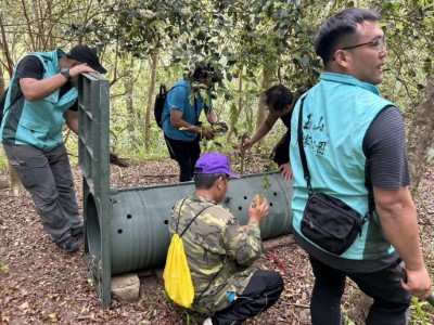 卓溪入侵黑熊再度掠食犬隻 ，巡護隊員險遭攻擊防衛擊槍，黑熊緊急送醫仍不幸身亡，後續協助部落減少人熊衝突。